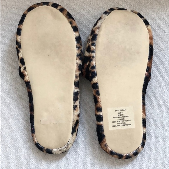 Leopard slippers (size 7-8) - Picture 2 of 3